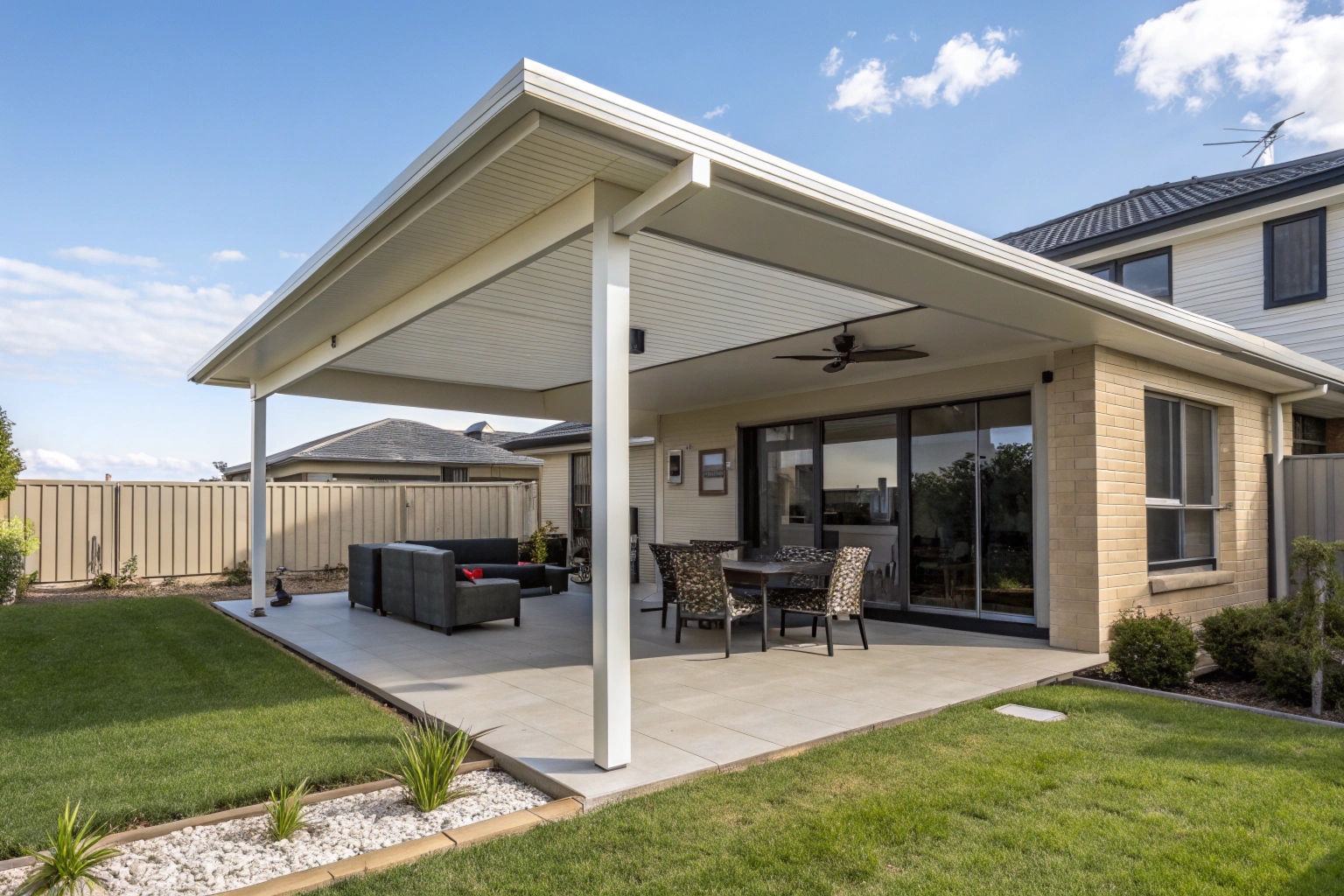 Skillion pergola on a contemporary home in a new Queanbeyan East estate